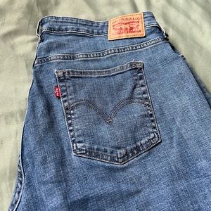 Ripped Levi boyfriend jeans